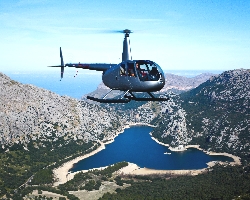 Flug mit dem Heli über die Insel Mallorca