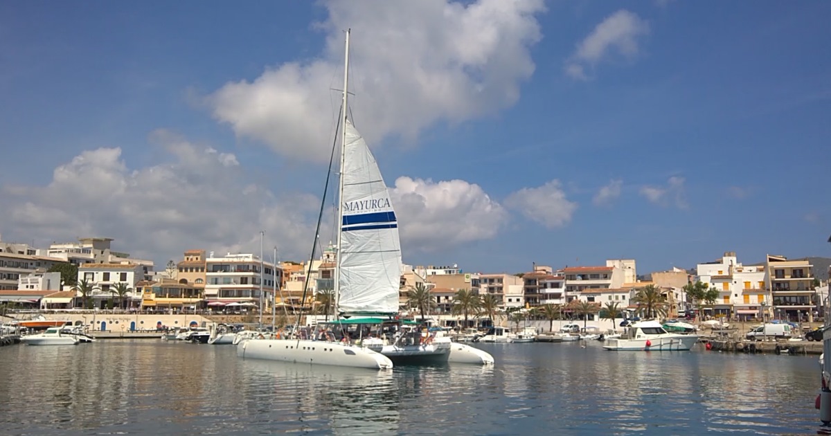 Cala Ratjada, Mallorca, das Partyboot