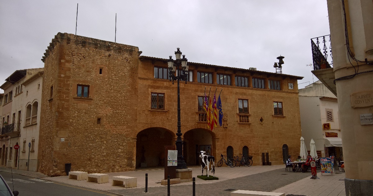 Campos liegt 33 km vom Flughafen entfernt an der Südküste Mallorcas.