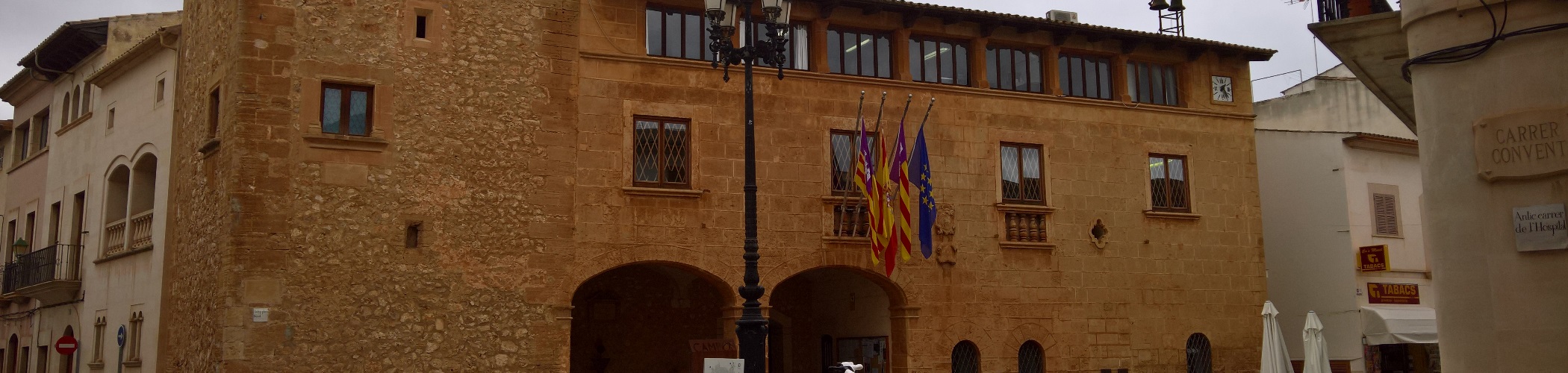 Die weiten Felder, die das Dorf umgeben, trägt Campos im Namen.