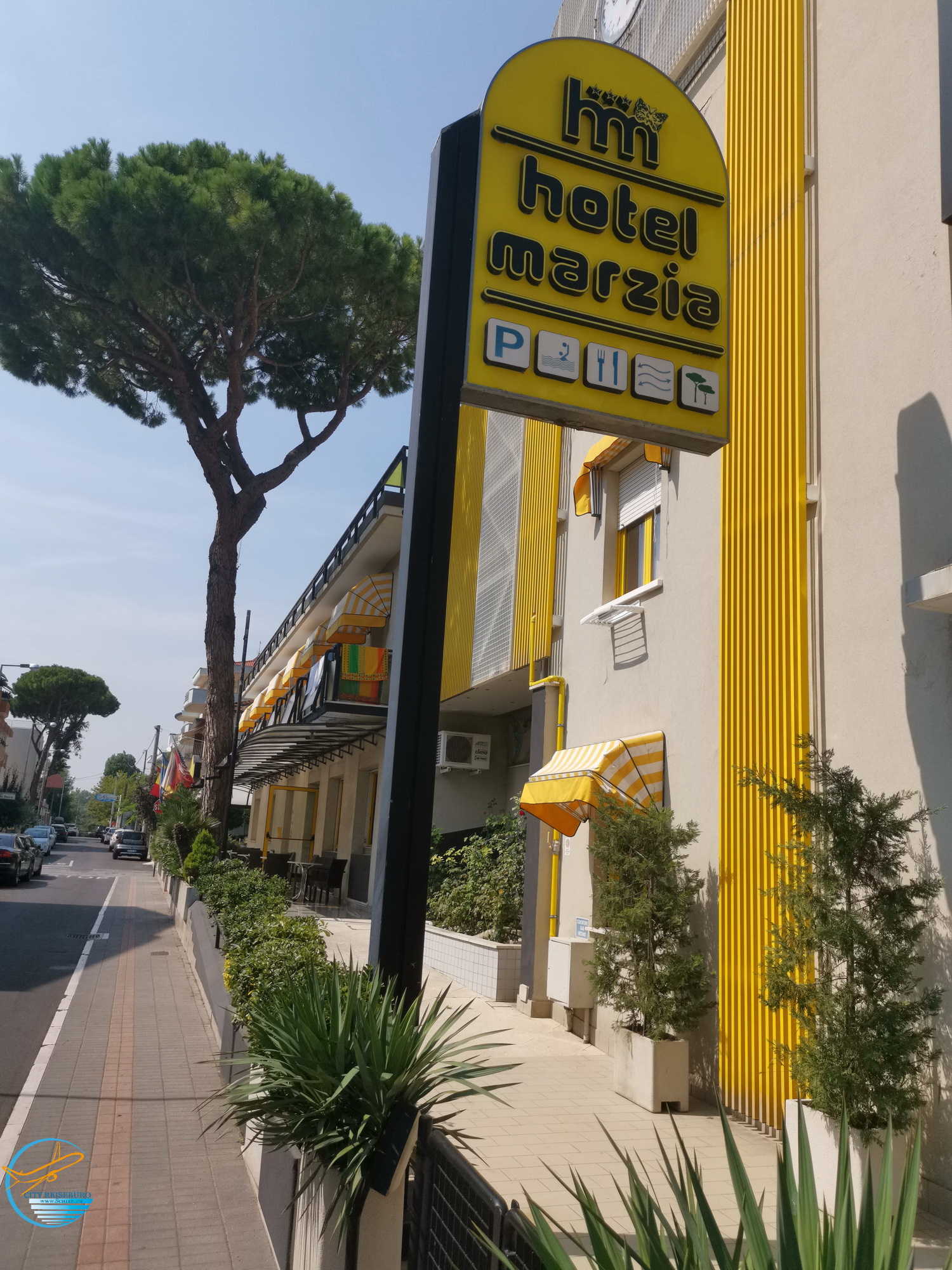 Hotel Marzia ca. 150m vom Sandstrand entfernt